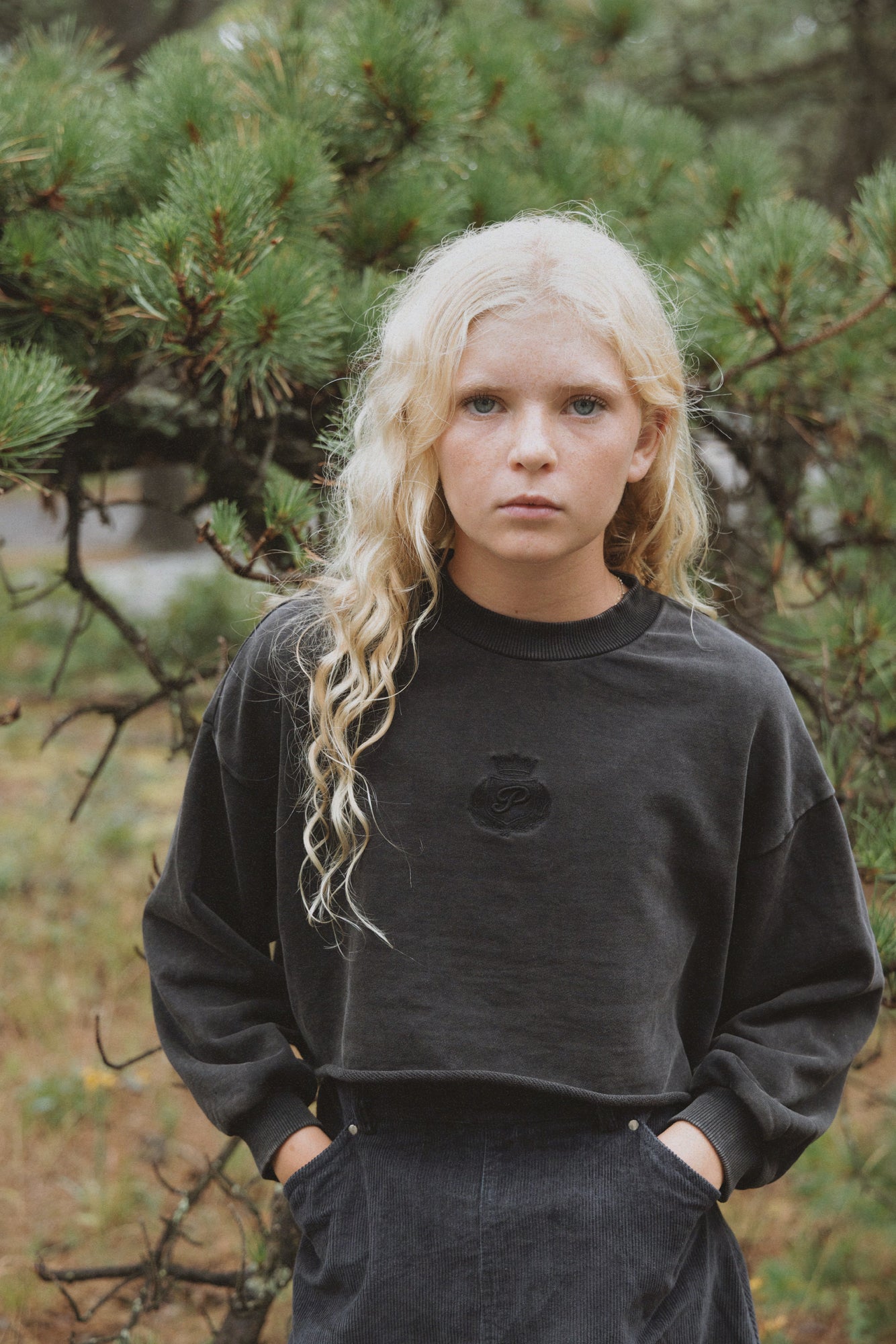 KIN & KIN NAVY WASH CROPPED SWEATSHIRT