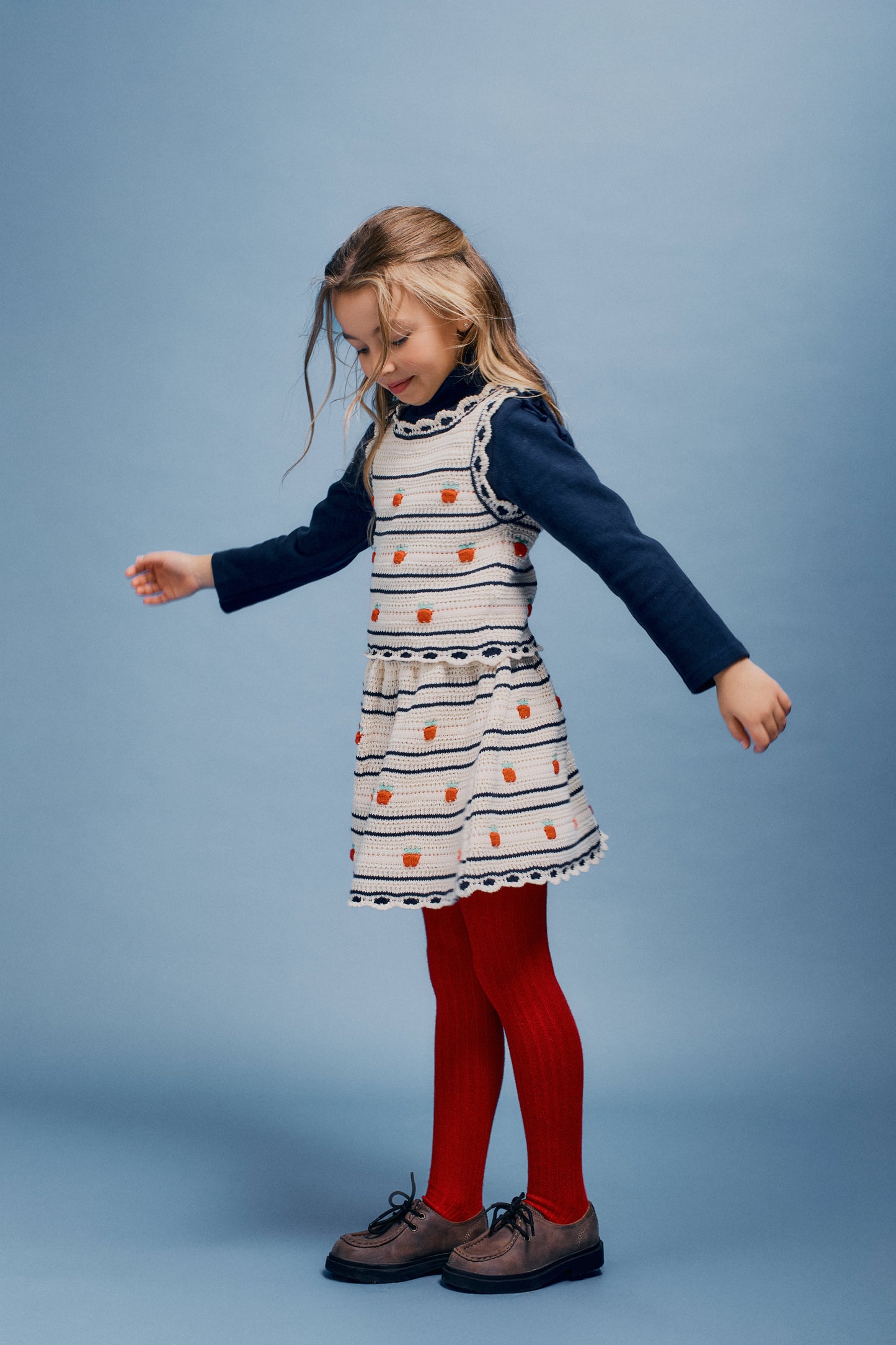 BEBE ORGANIC BEIGE/NAVY APPLE CROCHET KNIT SKIRT