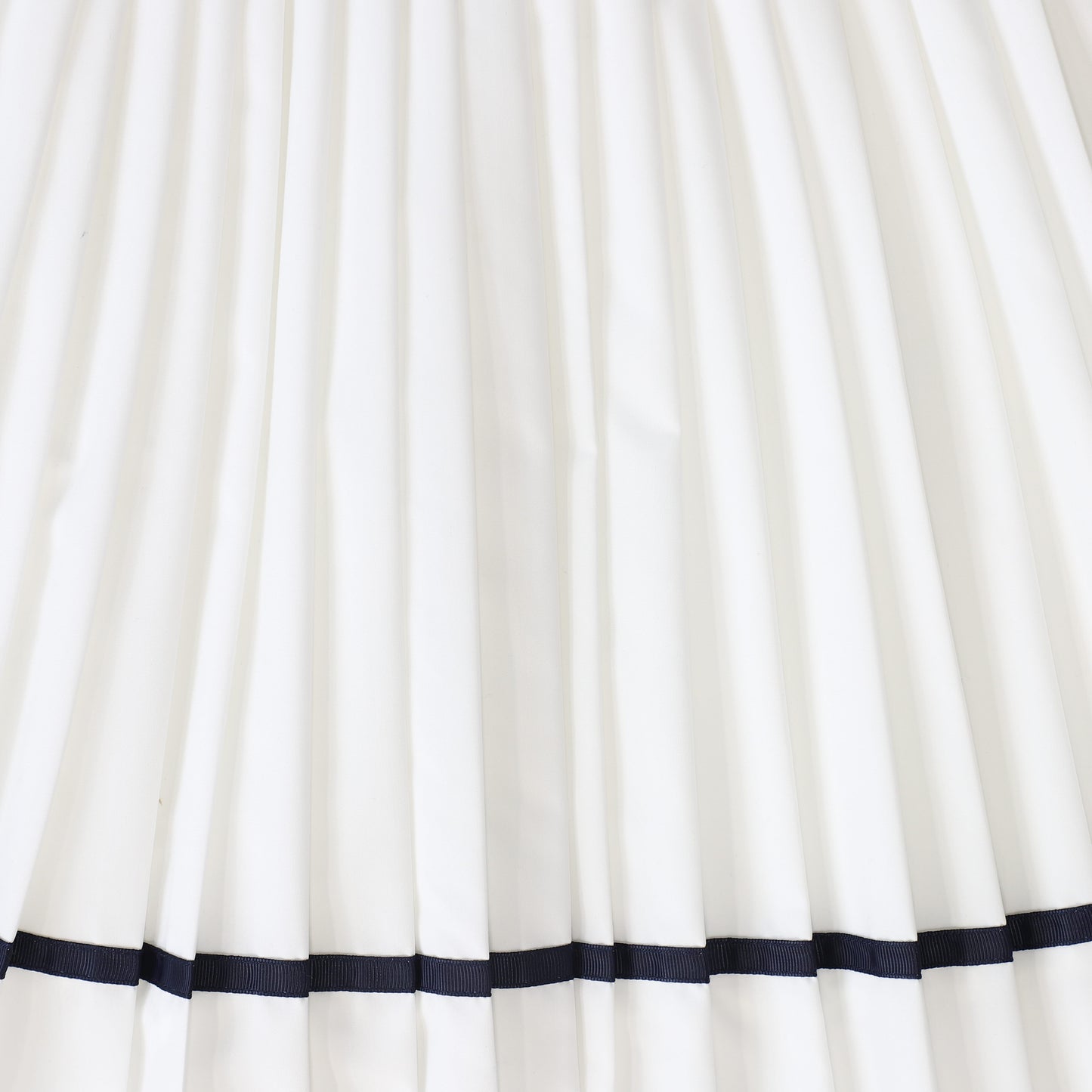 BACE COLLECTION IVORY/NAVY TRIM PLEAT SKIRT