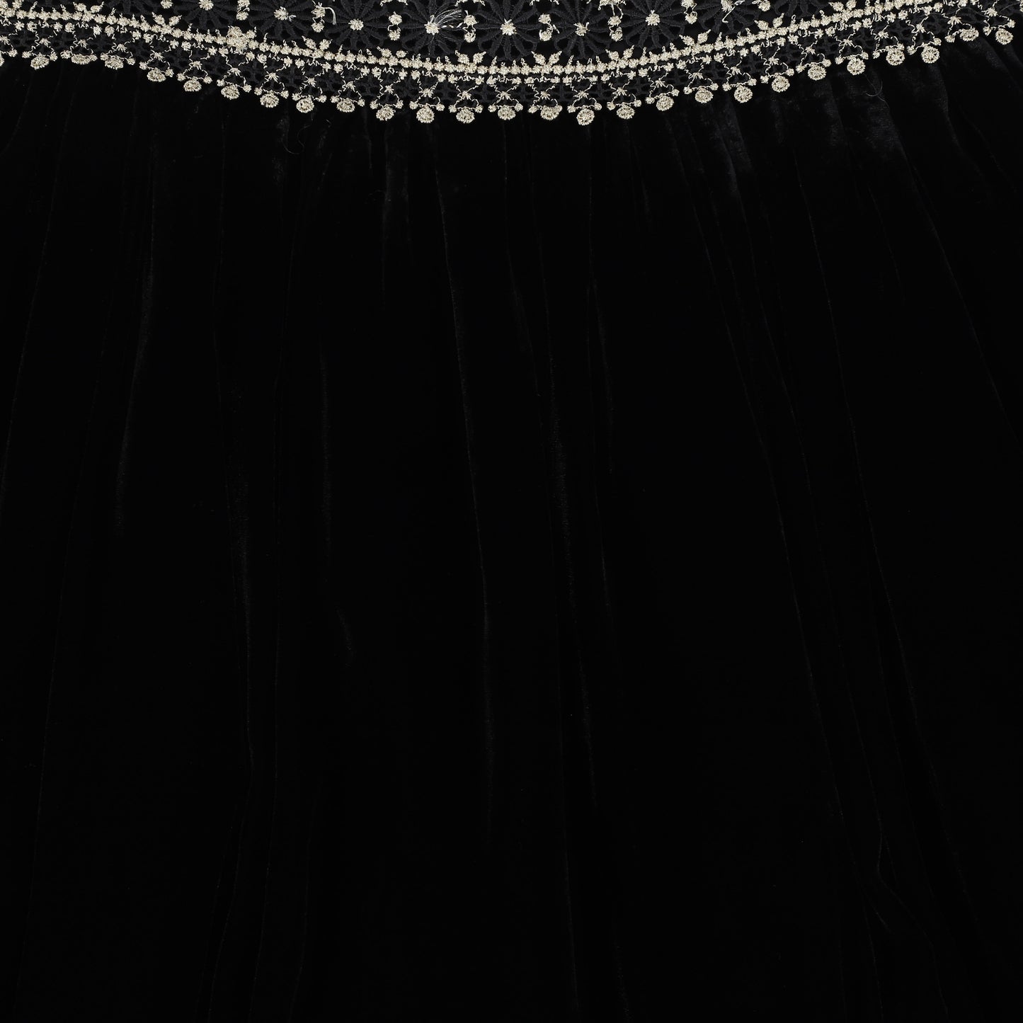 PETITE AMALIE BLACK VELVET LACE TRIM SHORT SKIRT