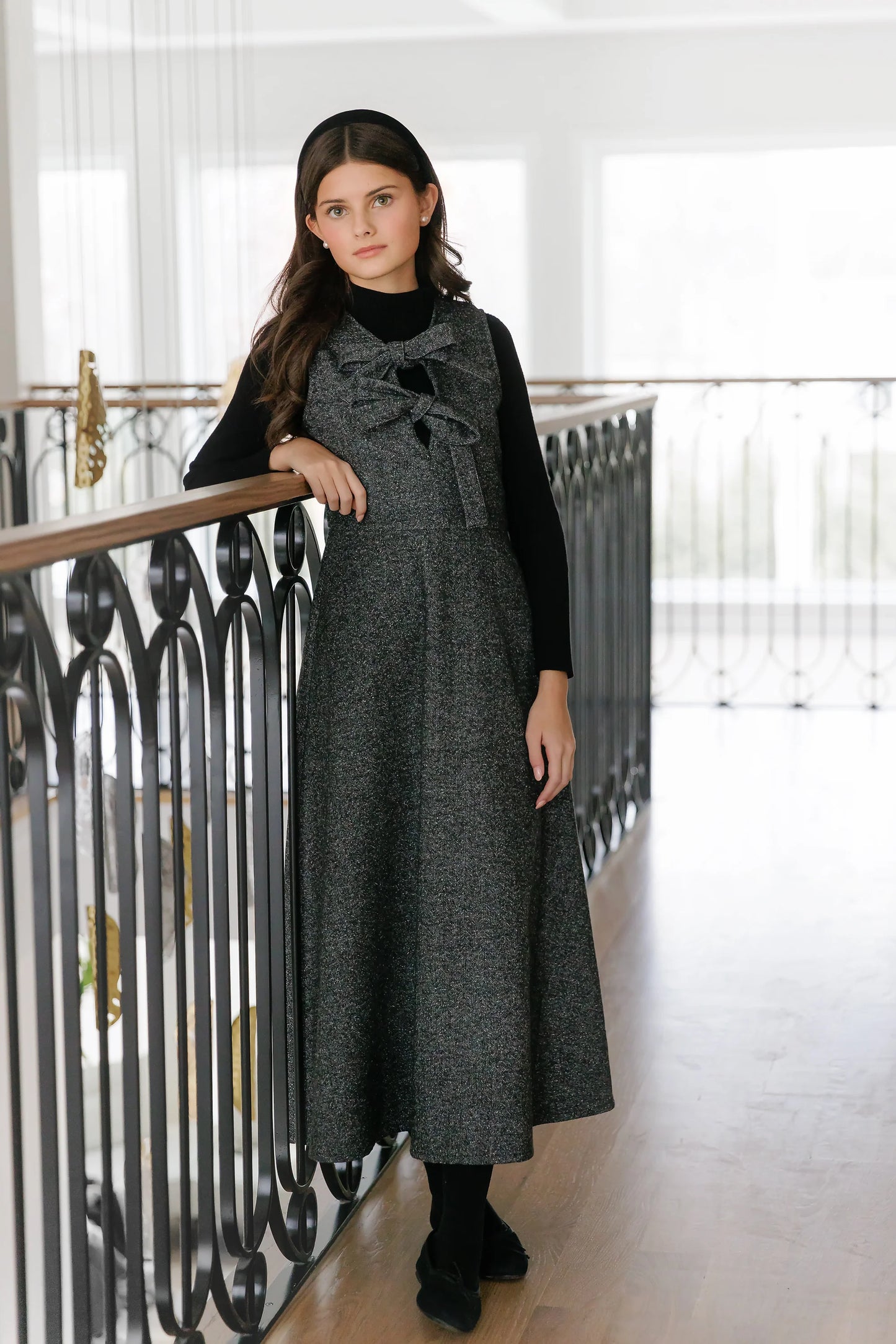 VELVETTE LABEL GREY/BLACK TEXTURED BOW MIDI JUMPER