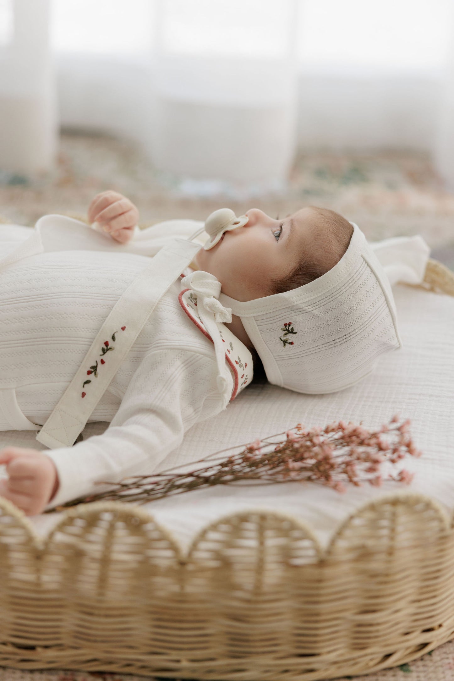 ELYS & CO IVORY/PINK FLORAL EMBROIDERED FOOTIE + BONNET