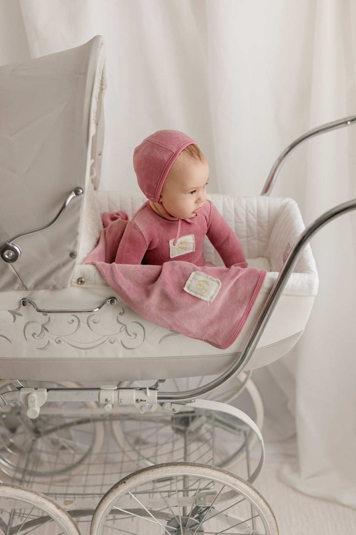 BUBANI BABY MAUVE VELOUR CHERRY FOOTIE SET