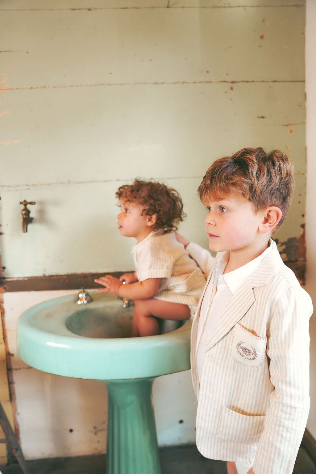 LE BOURDON TAN LINEN EMBLEM POCKET BLAZER