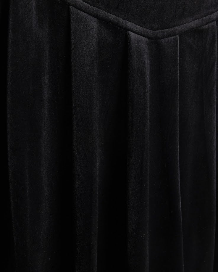 PAPILLON BLACK VELOUR V WAIST PLEAT SKIRT