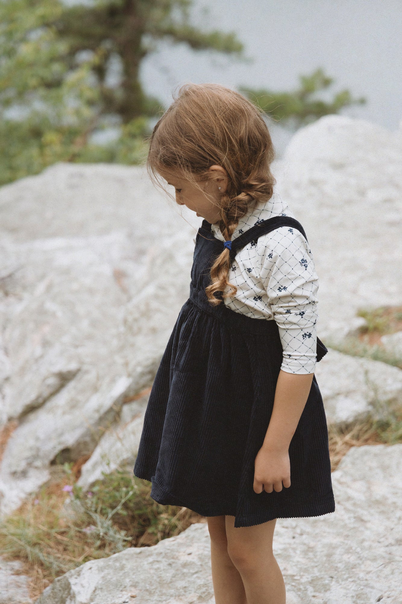 KIN & KIN NAVY FLORAL MOCKNECK T-SHIRT