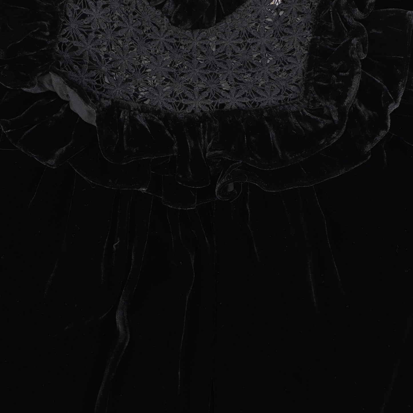 PETITE AMALIE BLACK LACE VELVET RUFFLE DRESS [Final Sale]
