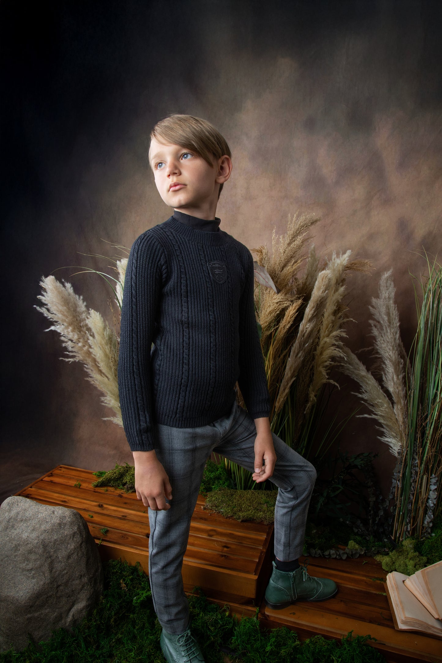 BELATI NAVY EMBOSSED LOGO KNIT SWEATER