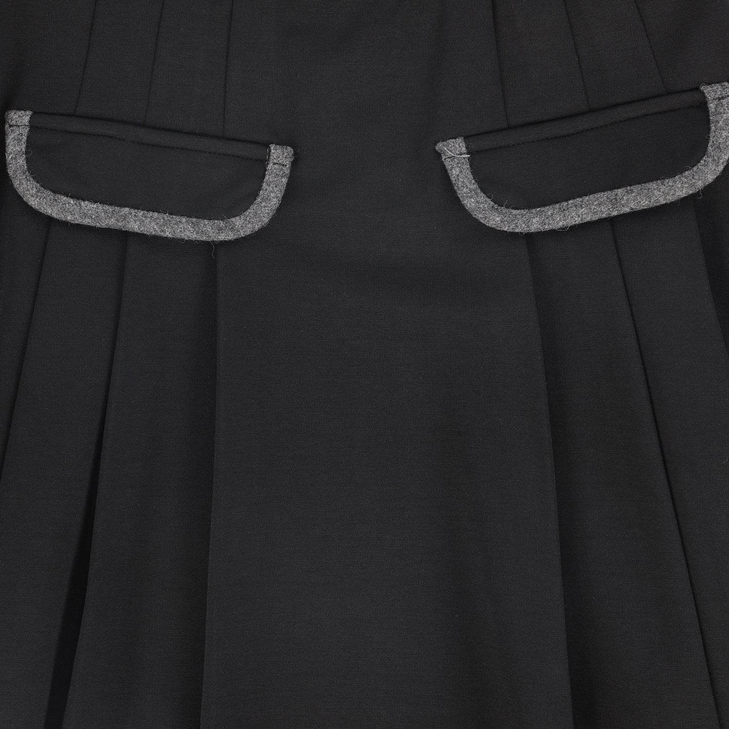 BAMBOO BLACK POCKET PLEATED SKIRT