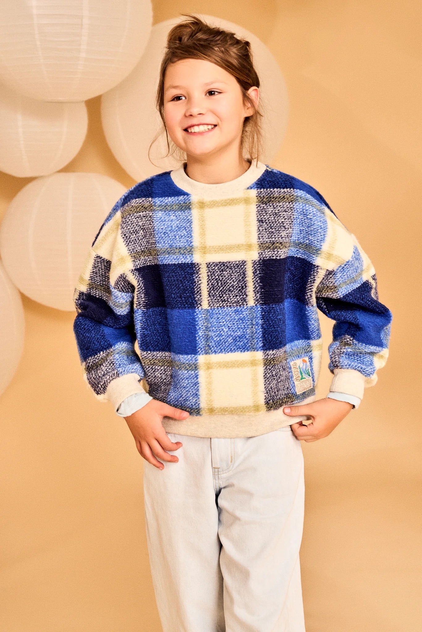 A076 BLUE/BEIGE PLAID SWEATER