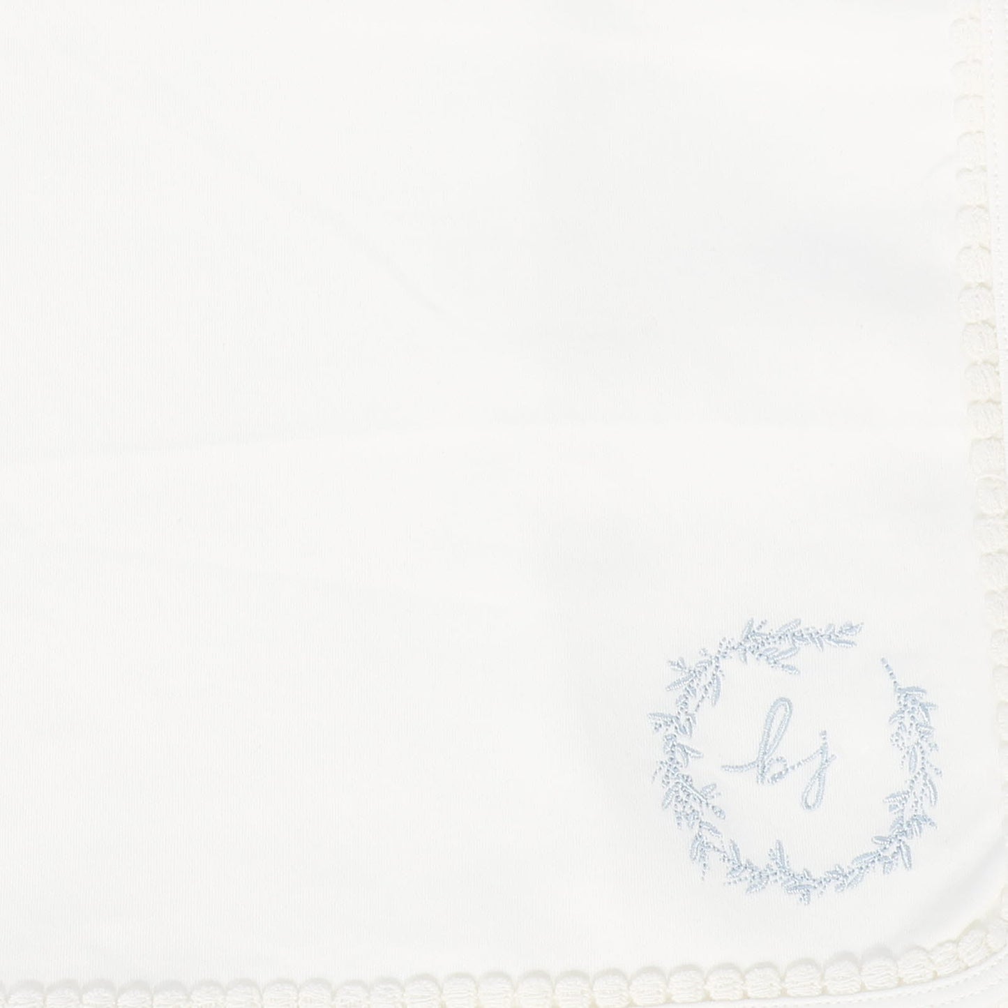 BEBE JOLEE WHITE/BLUE EMBROIDERED TRIM BLANKET