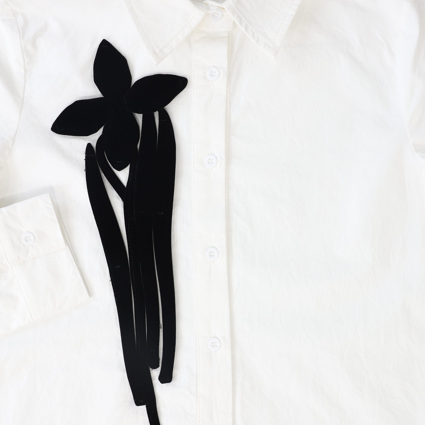 VALENTINA WHITE/BLACK FLOWER DETAILED BLOUSE
