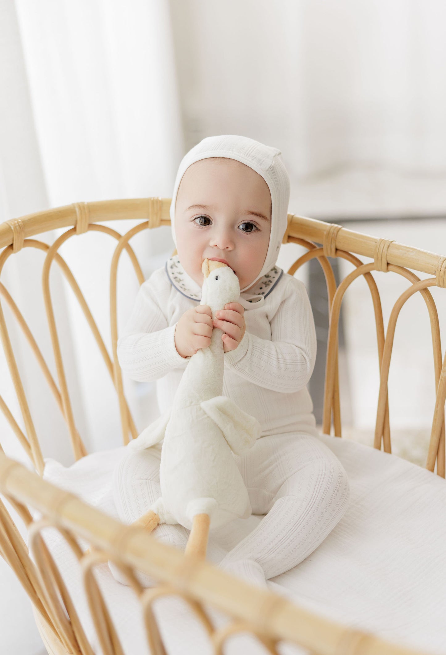 ELYS & CO IVORY/BLUE FLORAL EMBROIDERED FOOTIE + BONNET