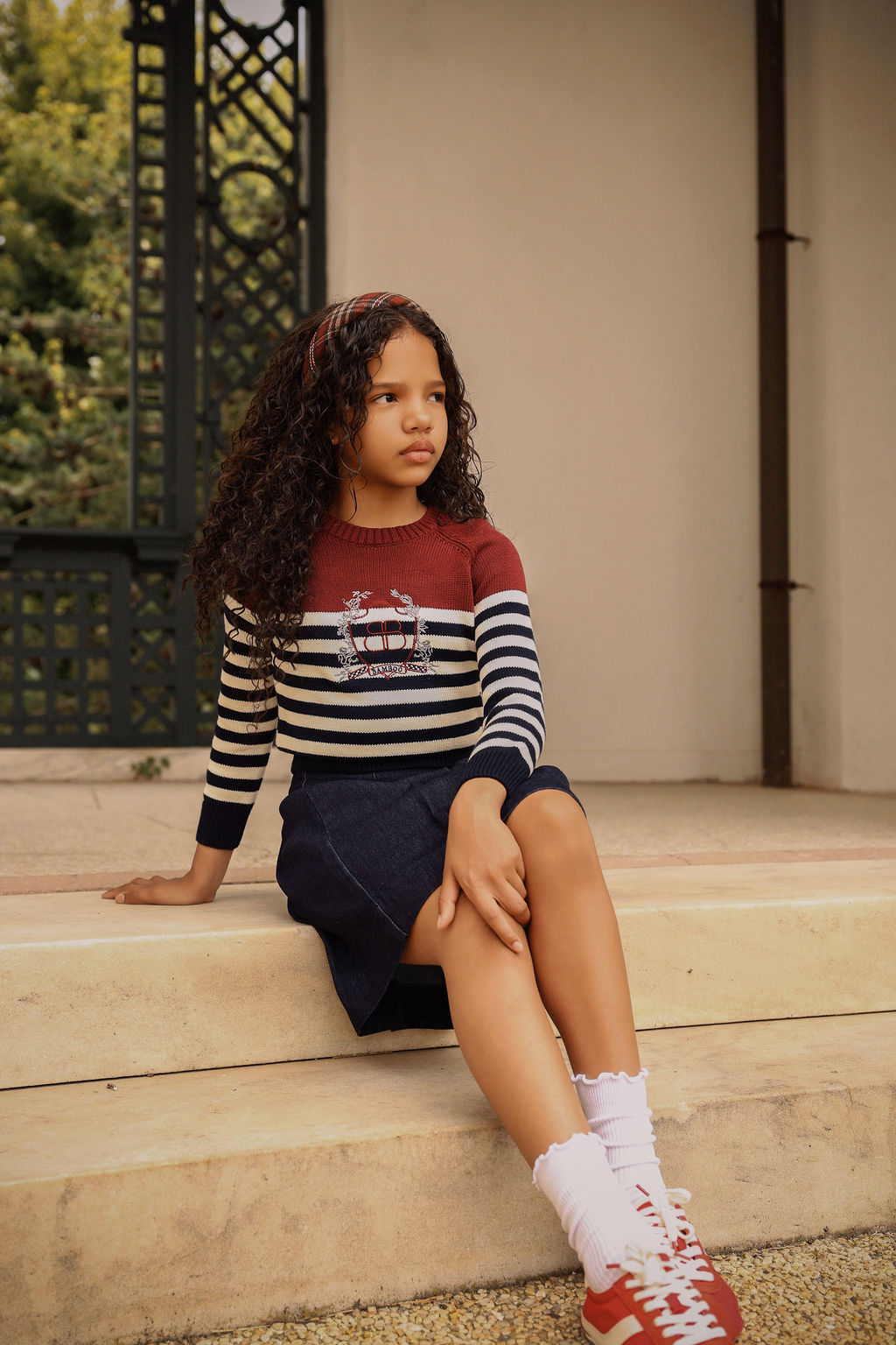 BAMBOO NAVY/WHITE RIBBED KNIT STRIPE CREST SWEATER