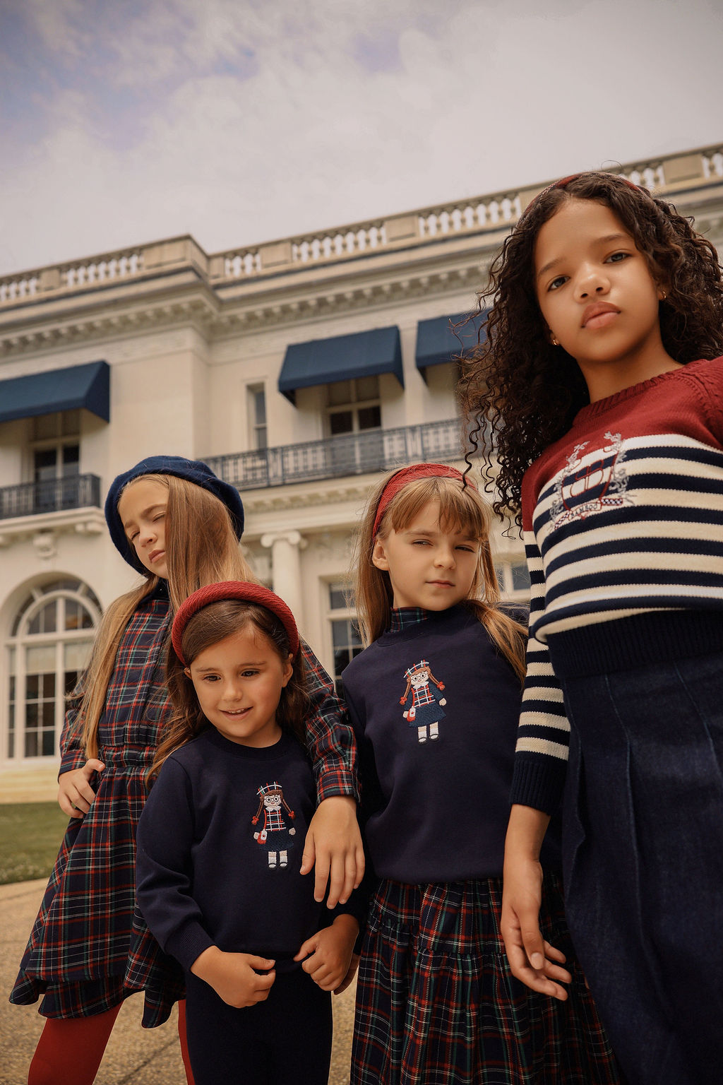 BAMBOO NAVY DOLL EMBROIDERED SWEATSHIRT