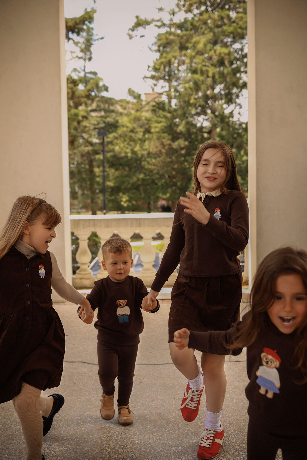 BAMBOO BROWN EMBROIDERED DOLL SWEATSHIRT