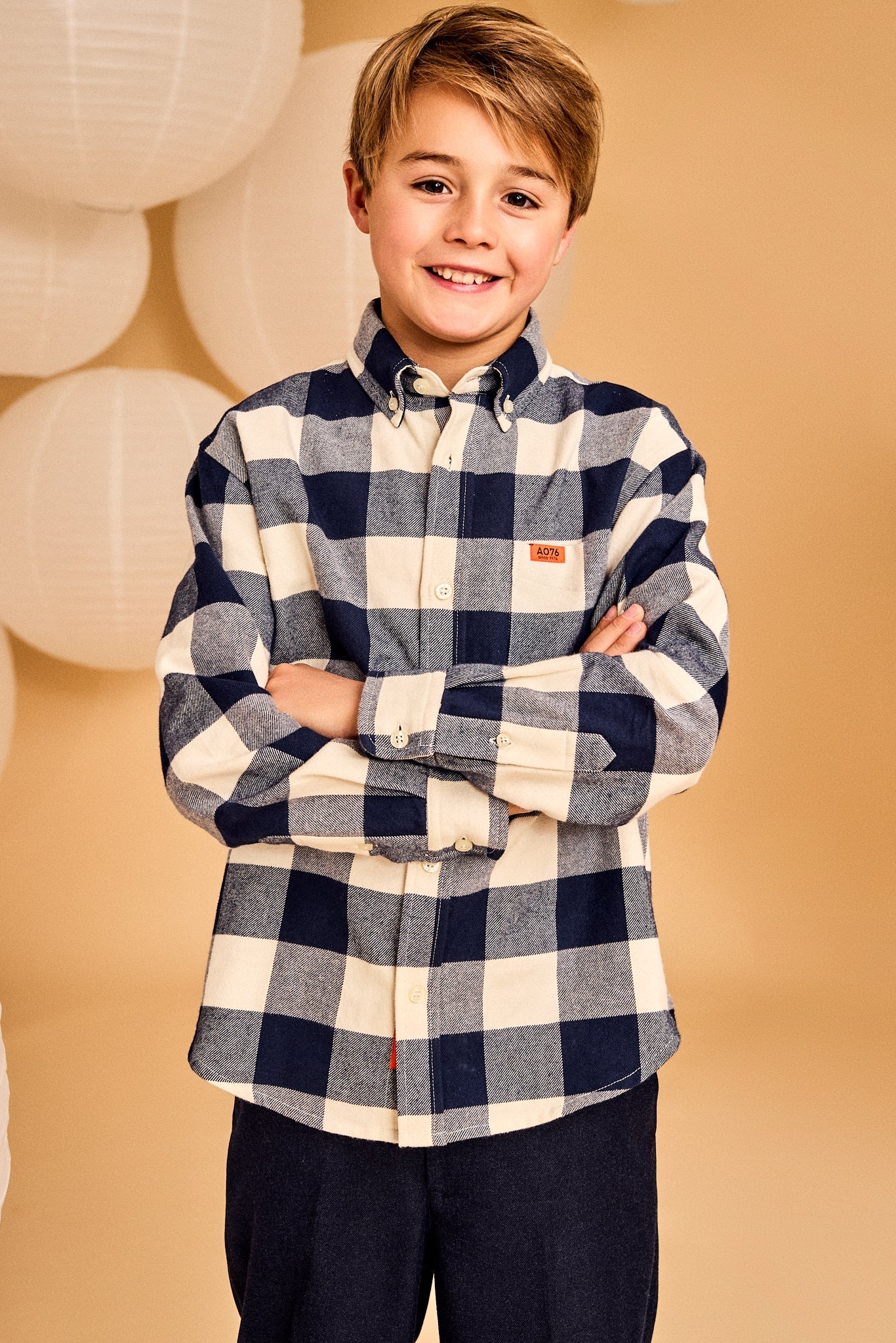 A076 NAVY PLAID COLLAR SHIRT
