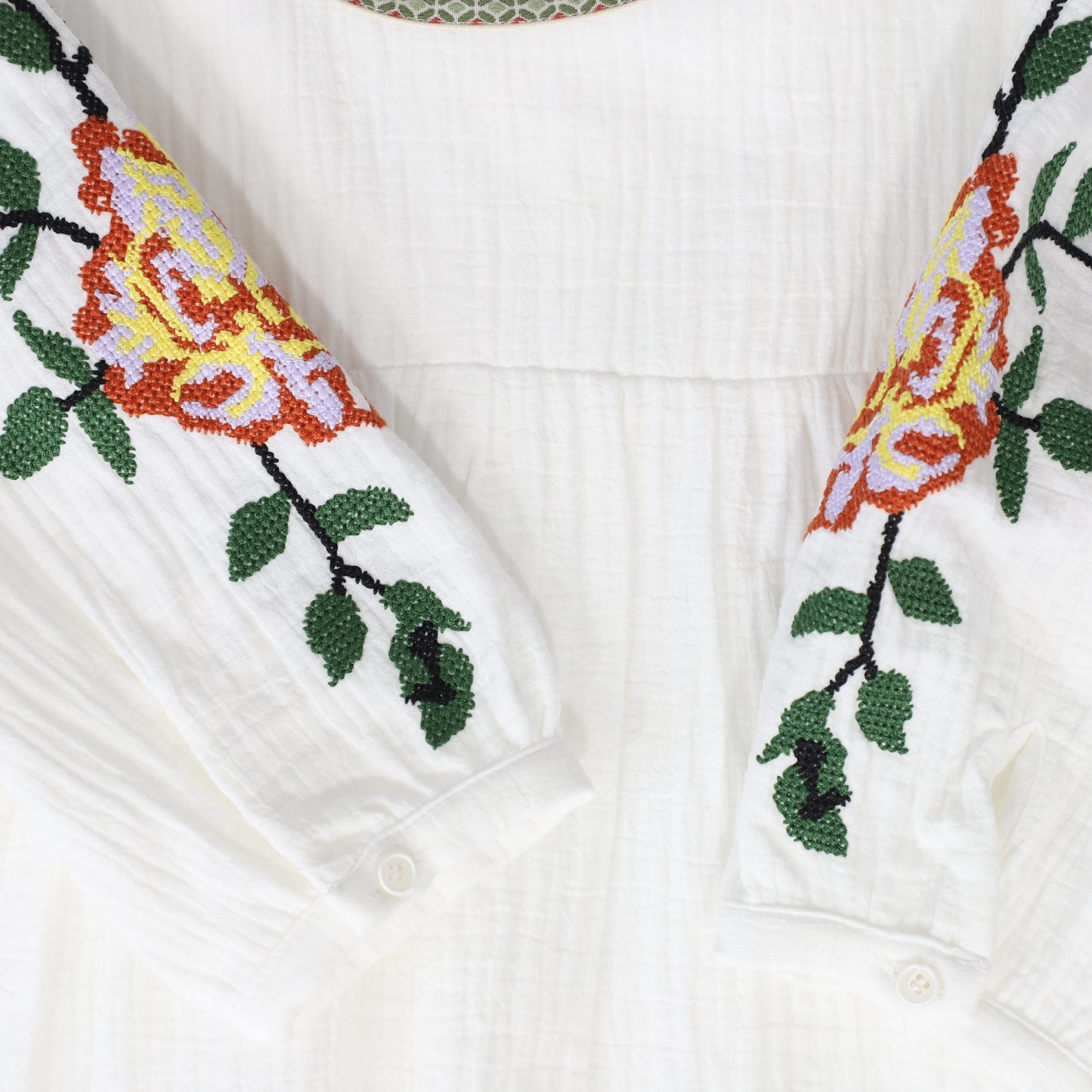 BACE COLLECTION WHITE EMBROIDERED TRIM DRESS