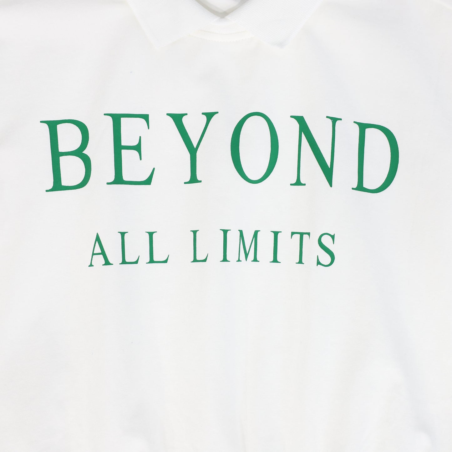 BAMBOO WHITE/GREEN WORDED SS COLLAR TEE