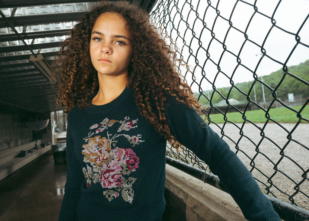 PRAIRIE NAVY EMBROIDERED FLOWER SWEATER