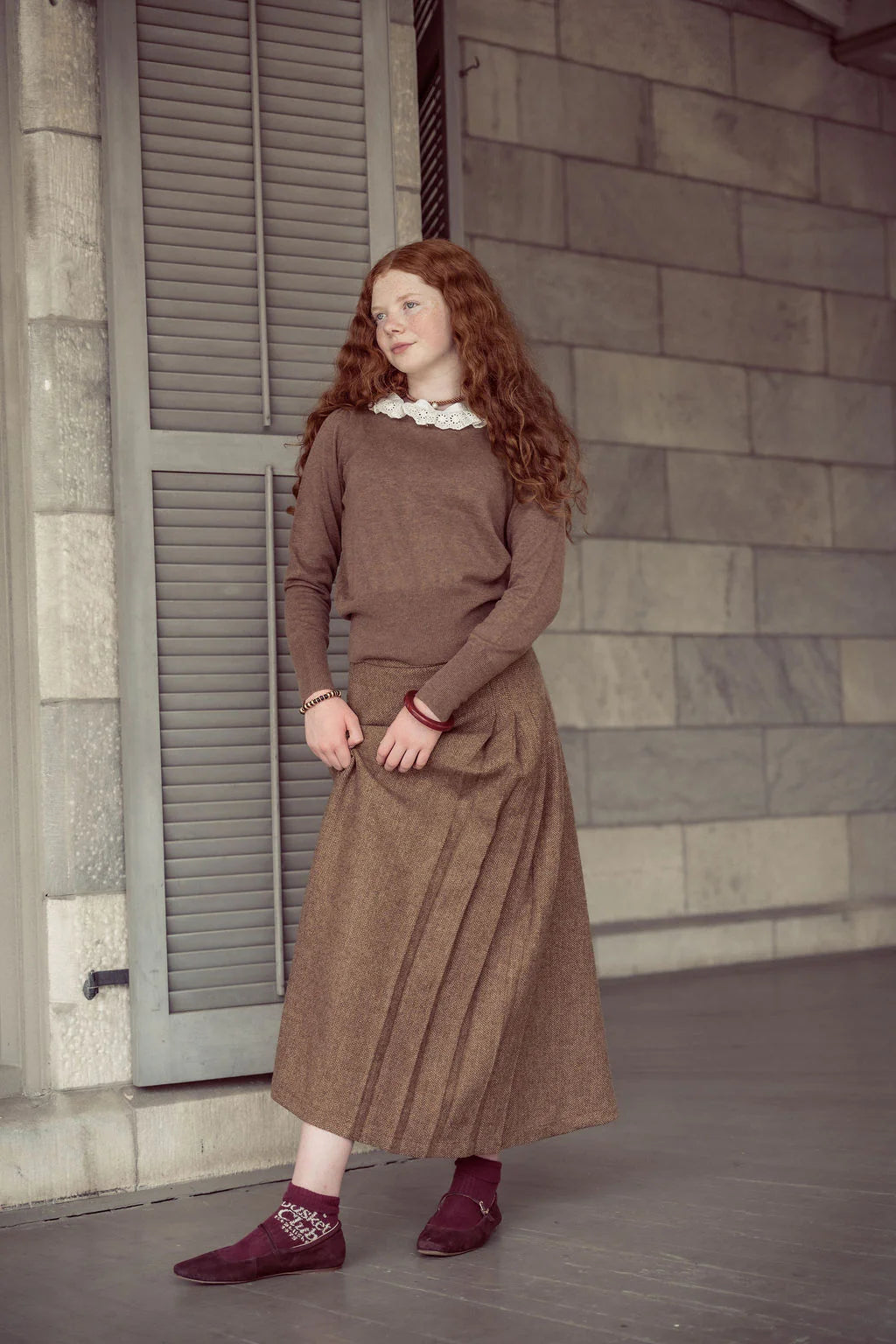 COCO BLANC MOCHA RUFFLE COLLAR SWEATER