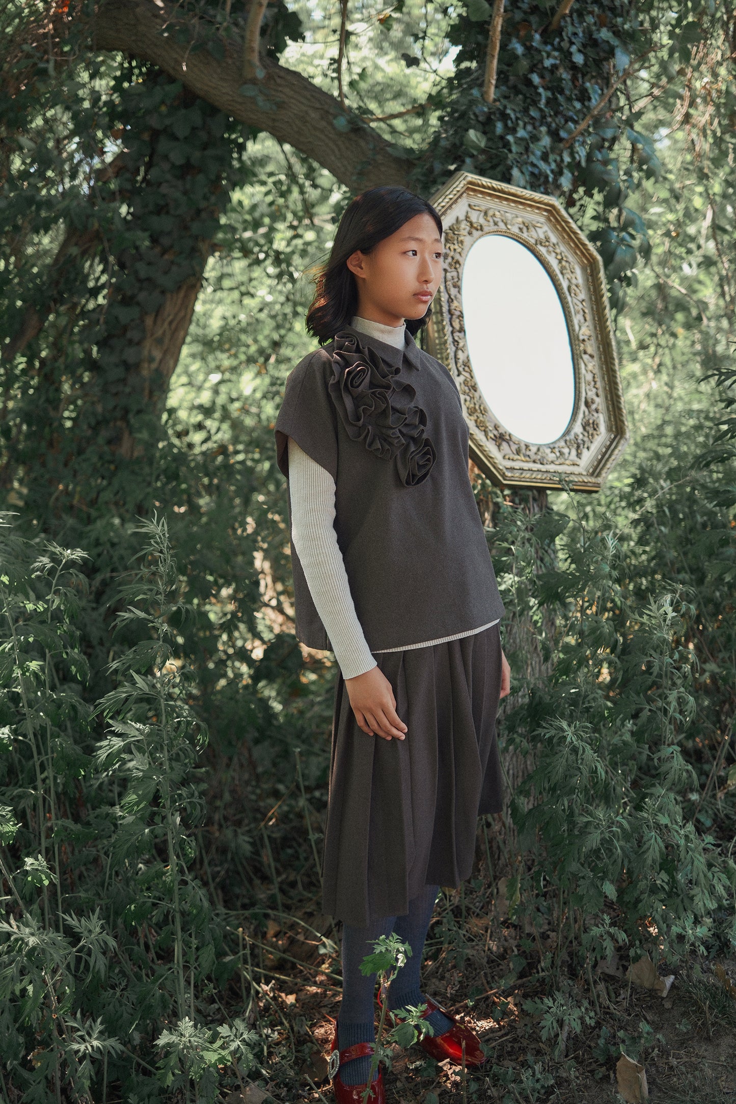 VALENTINA BROWN FLOWER DETAIL SHOULDER VEST