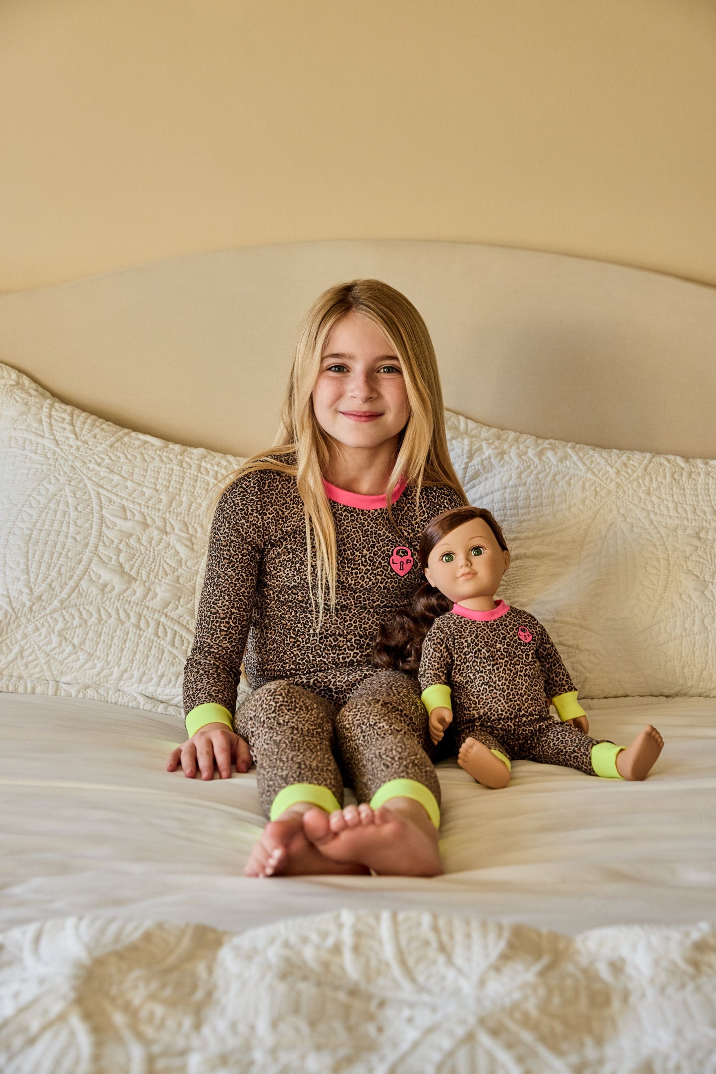 LITTLE PARNI LEOPARD/PINK TRIM PAJAMA SET