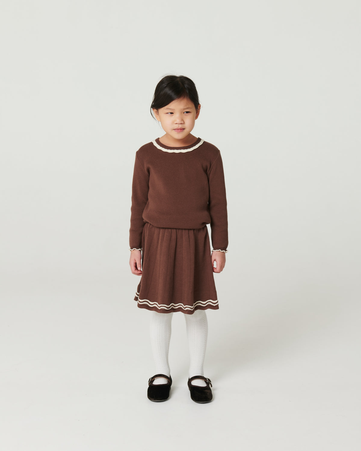COPENHAGEN COLOR WALNUT/CREAM SCALLOP TRIM KNIT SWEATER