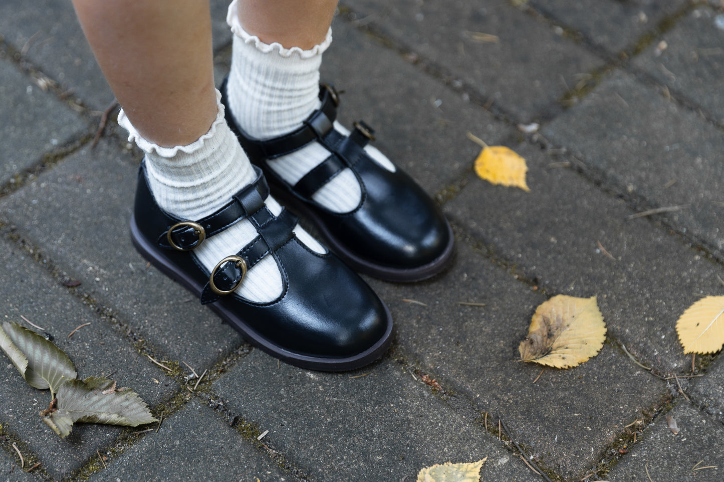 TANNERY & CO NAVY SCALLOP TRIM MARY JANES