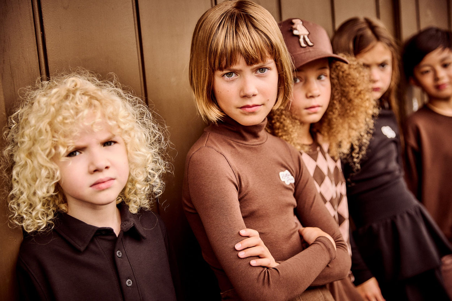 LITTLE PARNI BROWN LOGO TURTLENECK