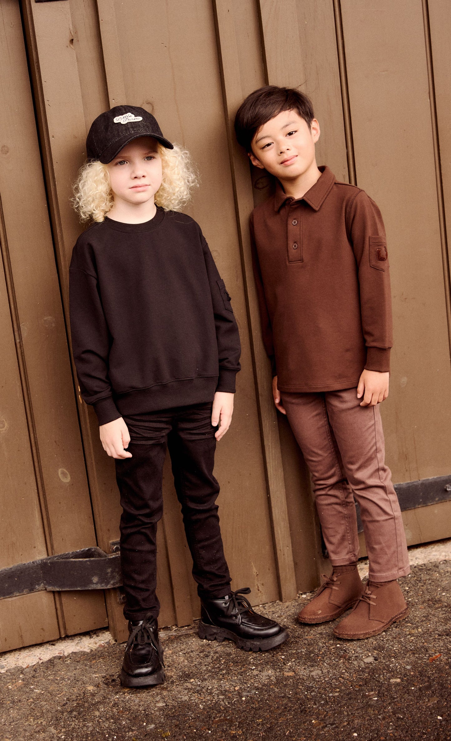 LITTLE PARNI BLACK POCKET SWEATSHIRT