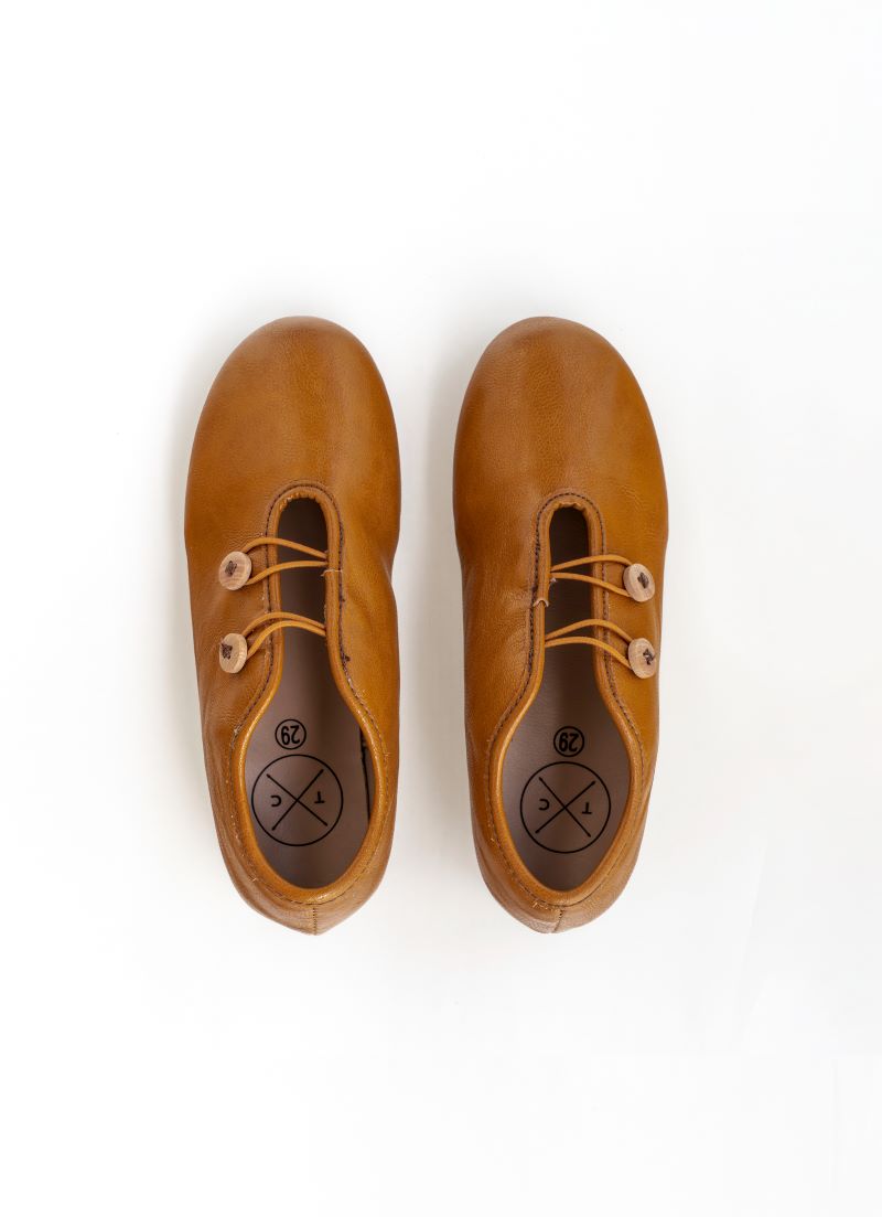 TANNERY & CO MAPLE BROWN BUTTON SHOE