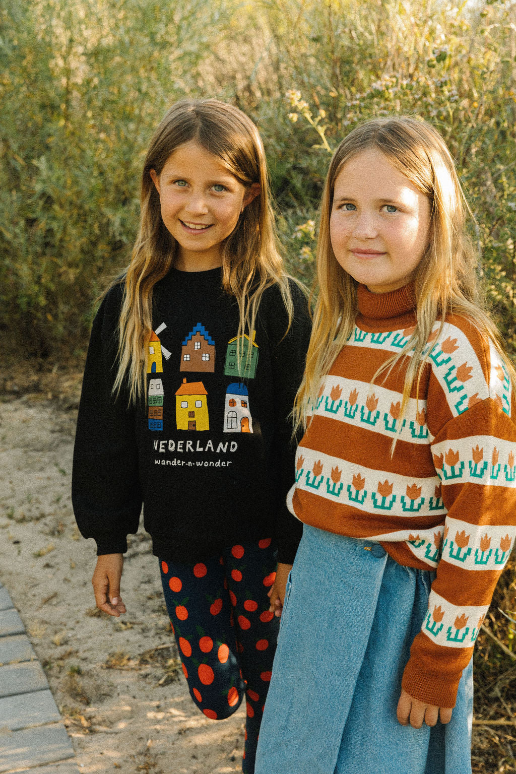 WANDER & WONDER BLACK NETHERLANDS SWEATSHIRT